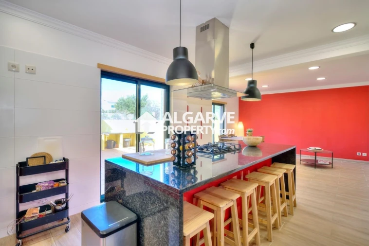Apartamento T4 para Venda em Quelfes Foto 13