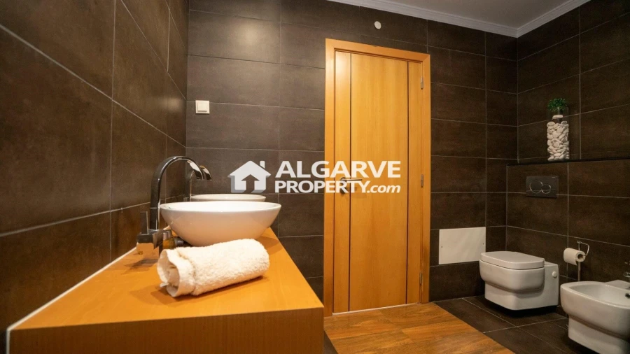 Apartamento T4 para Venda em Quelfes Foto 23