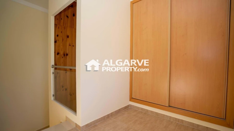 Apartamento T4 para Venda em Quelfes Foto 33