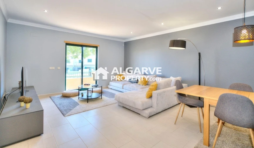 Apartamento T4 para Venda em Quelfes Foto 9