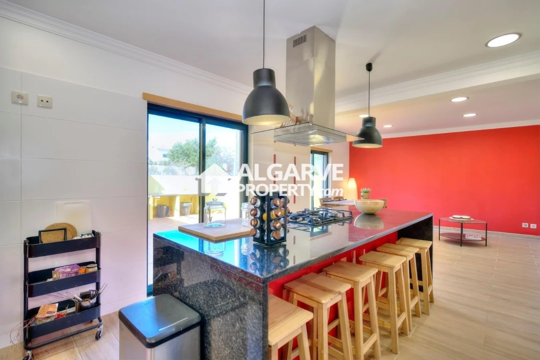 Apartamento T4 para Venda em Quelfes Foto 13
