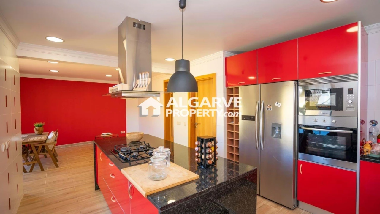 Apartamento T4 para Venda em Quelfes Foto 3