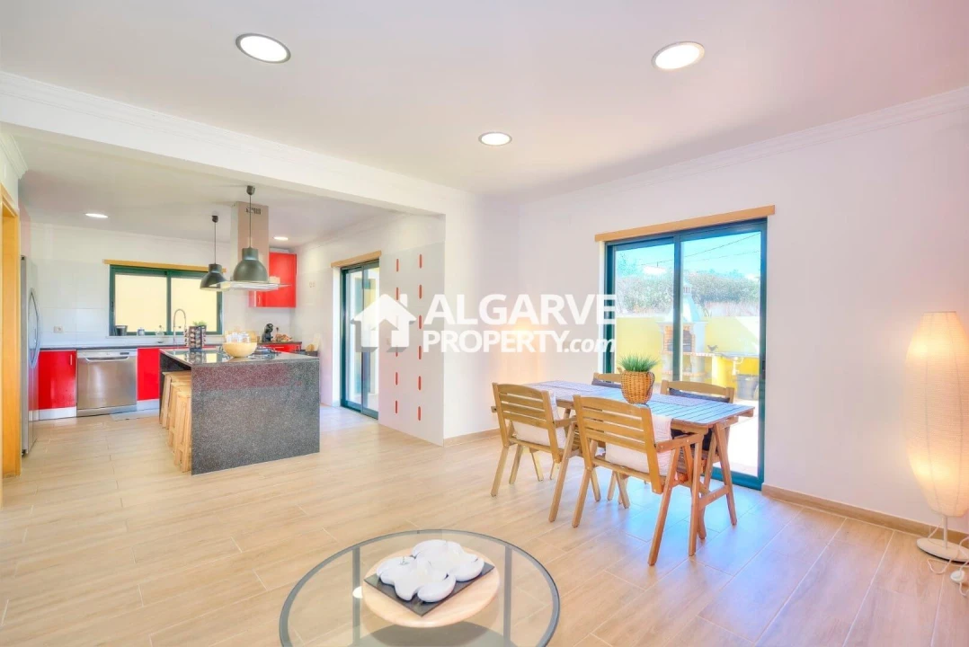Apartamento T4 para Venda em Quelfes Foto 14