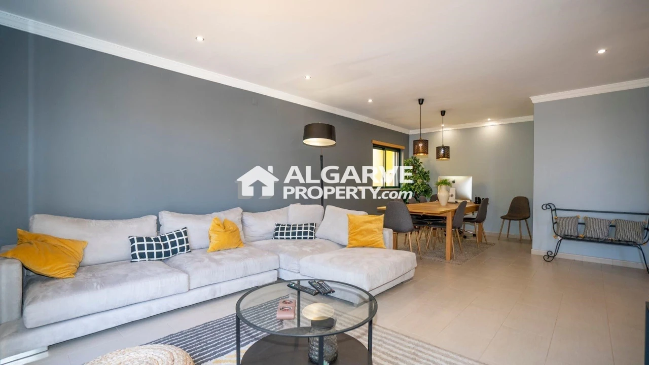 Apartamento T4 para Venda em Quelfes Foto 8