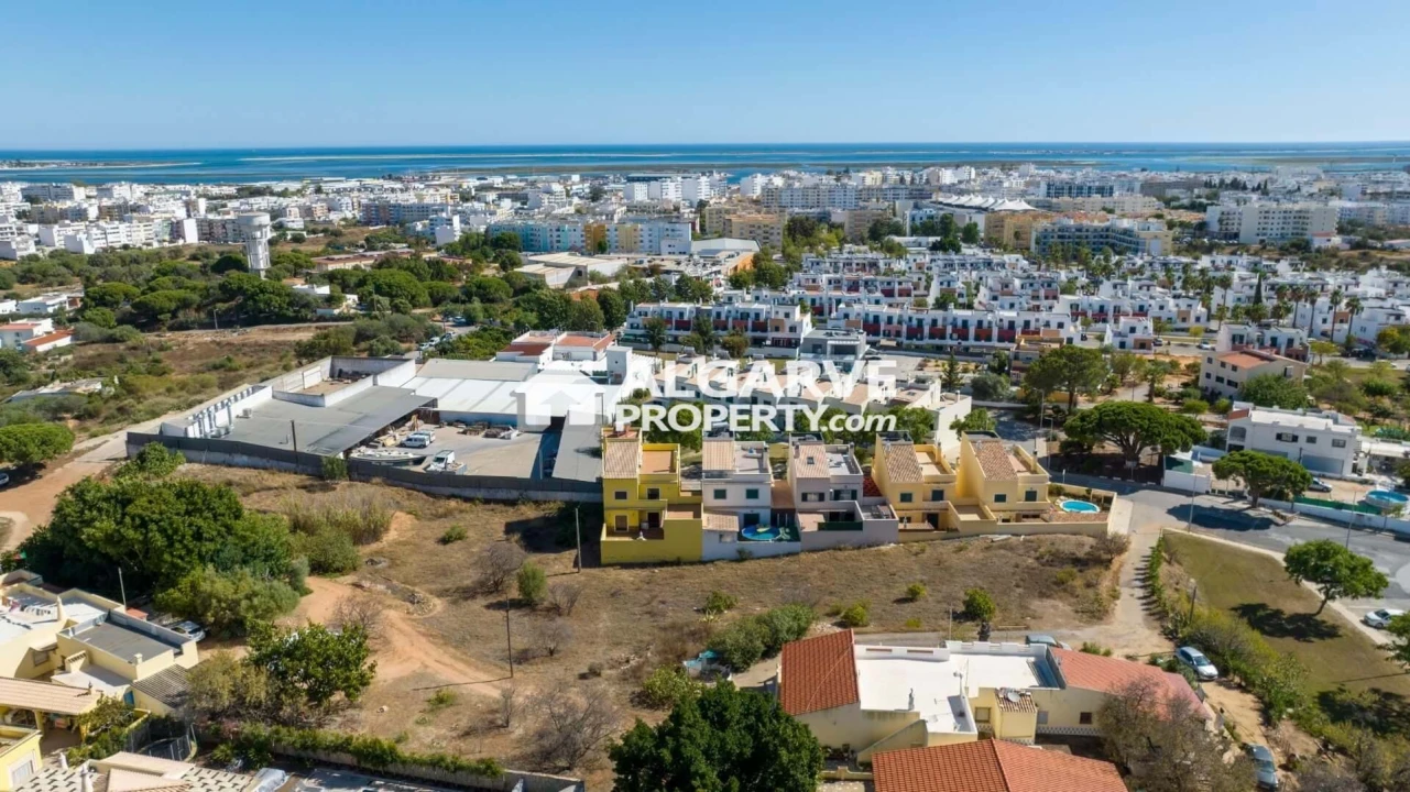 Apartamento T4 para Venda em Quelfes Foto 5