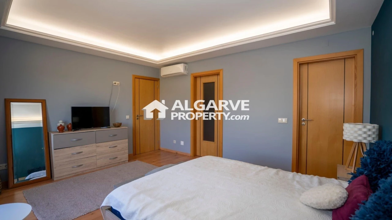 Apartamento T4 para Venda em Quelfes Foto 26