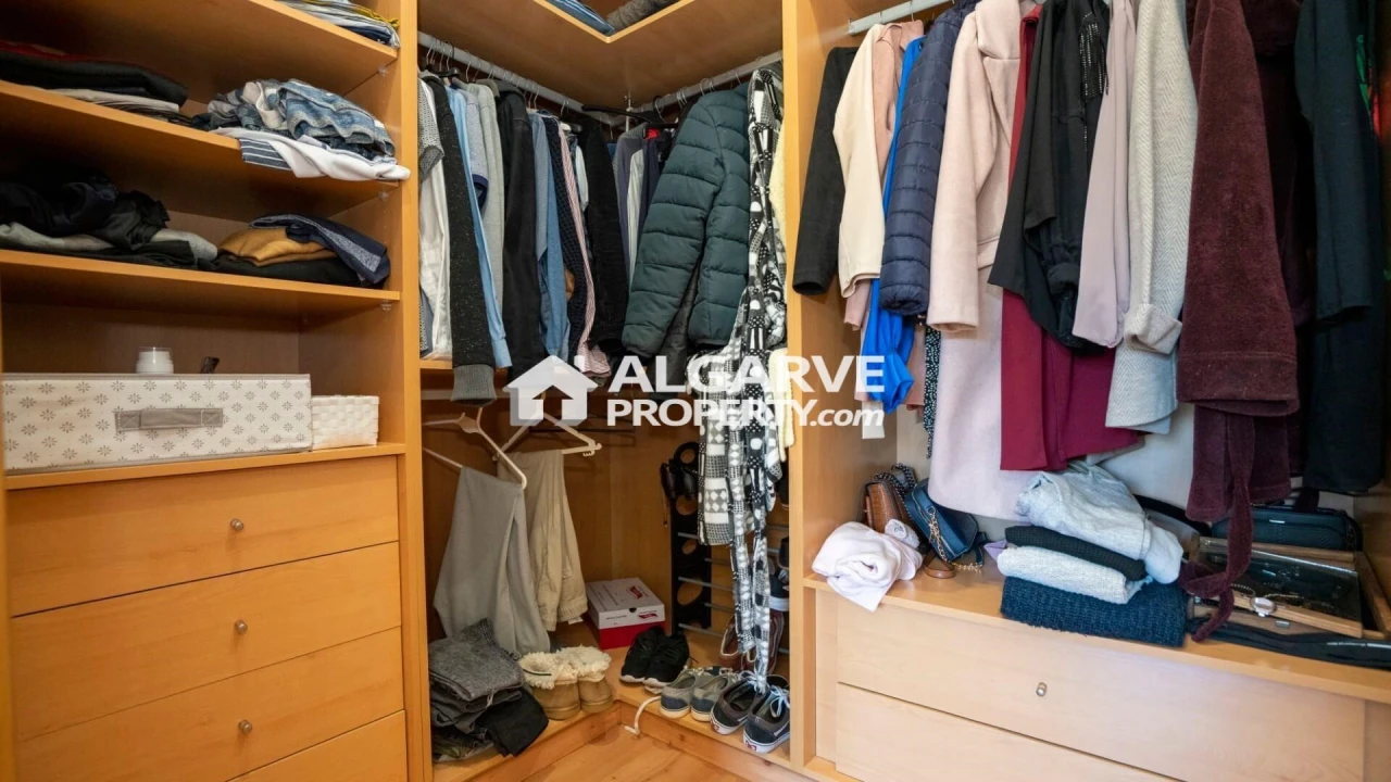 Apartamento T4 para Venda em Quelfes Foto 28