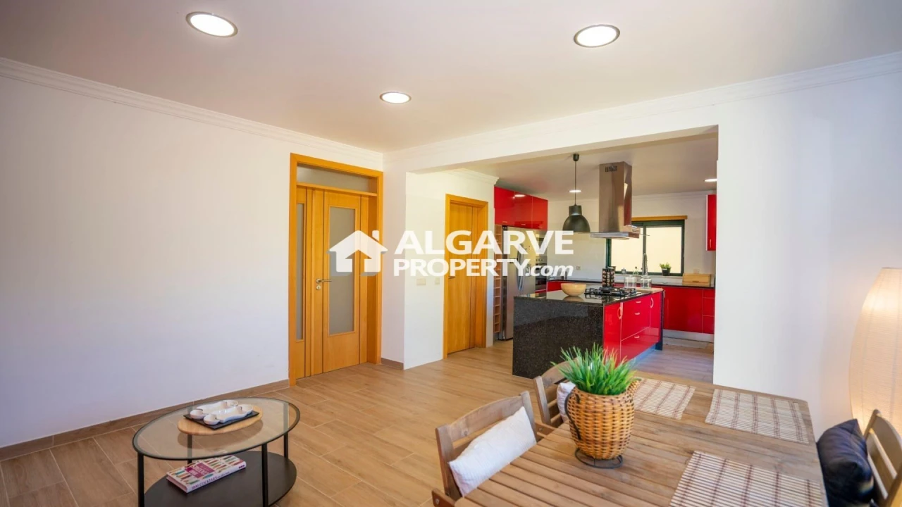 Apartamento T4 para Venda em Quelfes Foto 12
