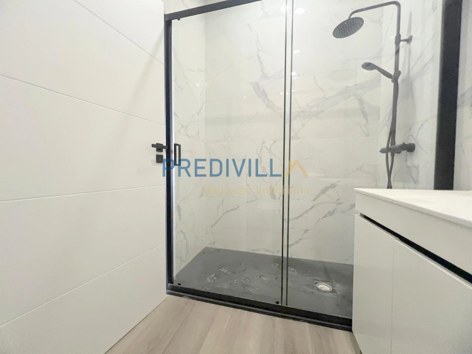 Apartamento T3 para Venda em Vilar de Pinheiro Foto 16