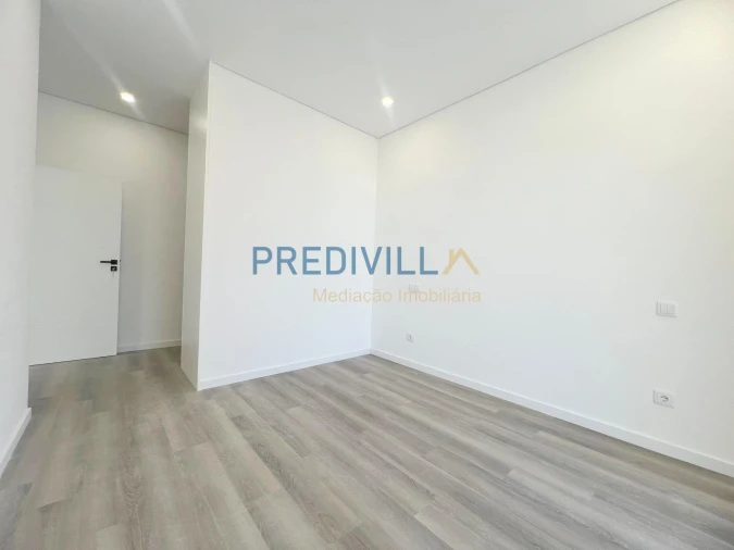 Apartamento T3 para Venda em Vilar de Pinheiro Foto 11