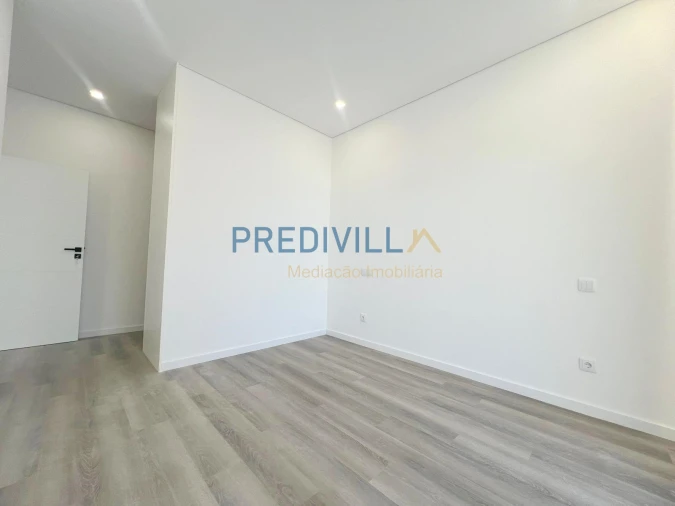 Apartamento T3 para Venda em Vilar de Pinheiro Foto 12