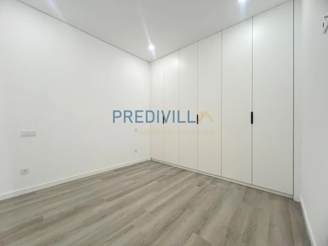 Apartamento T3 para Venda em Vilar de Pinheiro Foto 17