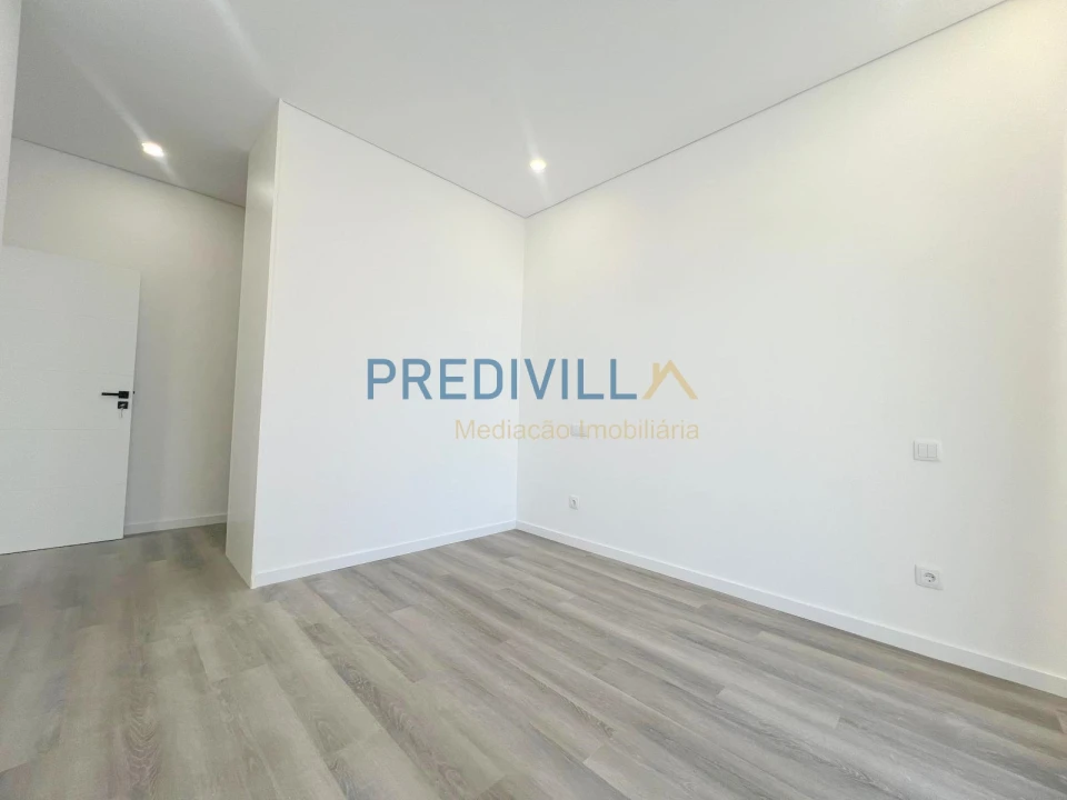 Apartamento T3 para Venda em Vilar de Pinheiro Foto 12