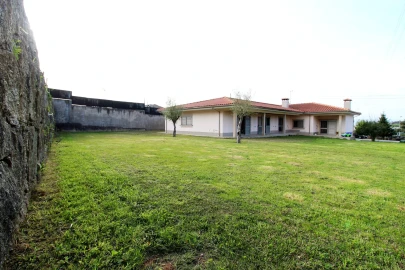 Moradia T3 para Venda em Ferreiros e Gondizalves