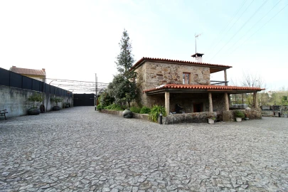 Moradia T3 para Venda em Ferreiros e Gondizalves