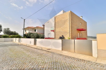 Moradia T4 para Venda em Lomar e Arcos