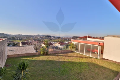 Moradia T4 para Venda em Lomar e Arcos