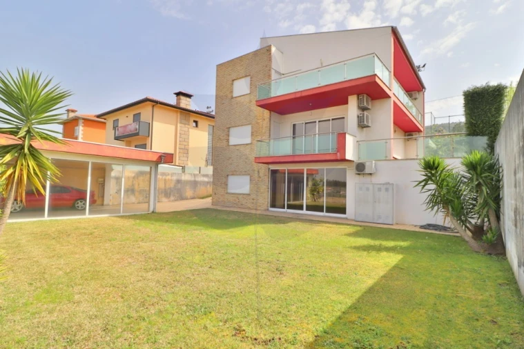 Moradia T4 para Venda em Lomar e Arcos Foto 8