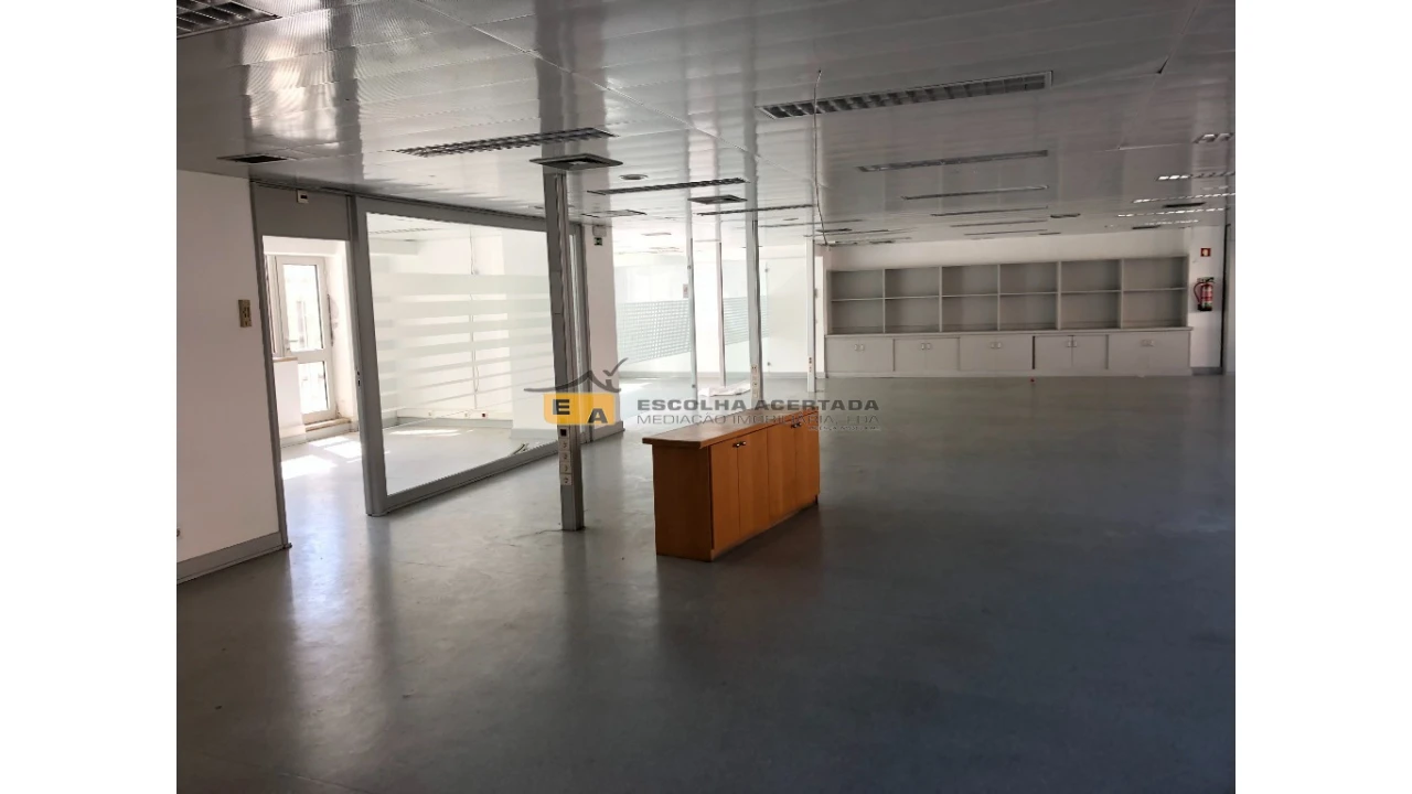 Escritório para Arrendamento em Lordelo do Ouro e Massarelos Foto 12