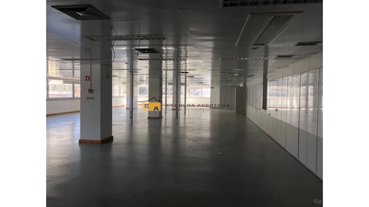 Escritório para Arrendamento em Lordelo do Ouro e Massarelos Foto 1