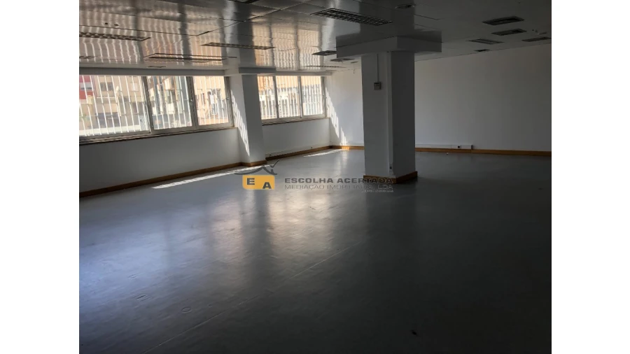 Escritório para Arrendamento em Lordelo do Ouro e Massarelos Foto 8