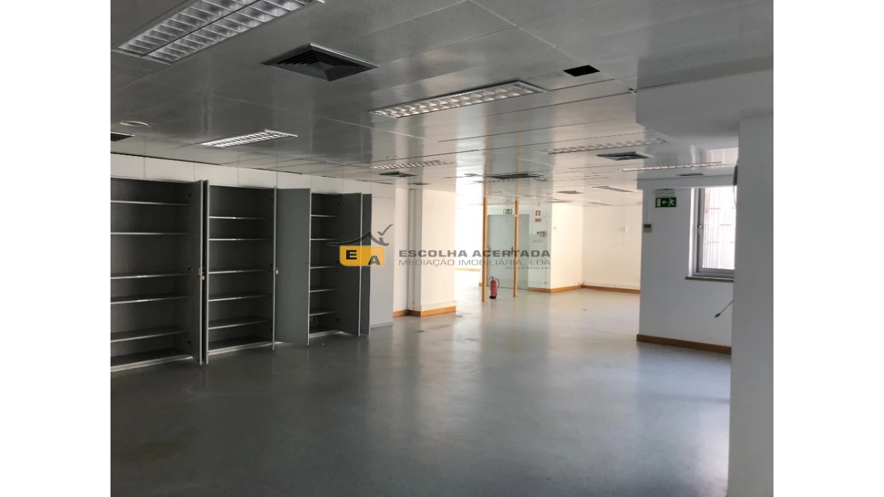 Escritório para Arrendamento em Lordelo do Ouro e Massarelos Foto 10