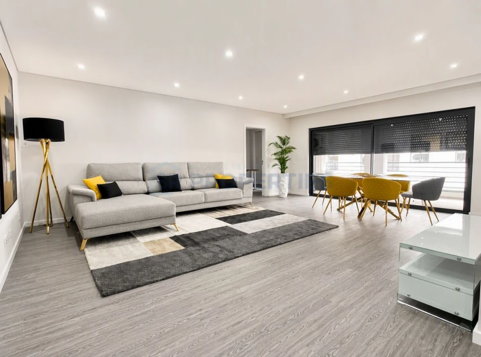 Apartamento T3 para Venda em Olhão Foto 1