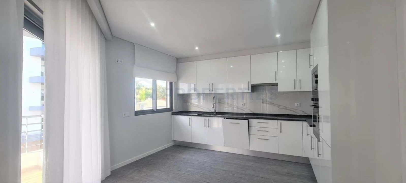 Apartamento T3 para Venda em Olhão Foto 8