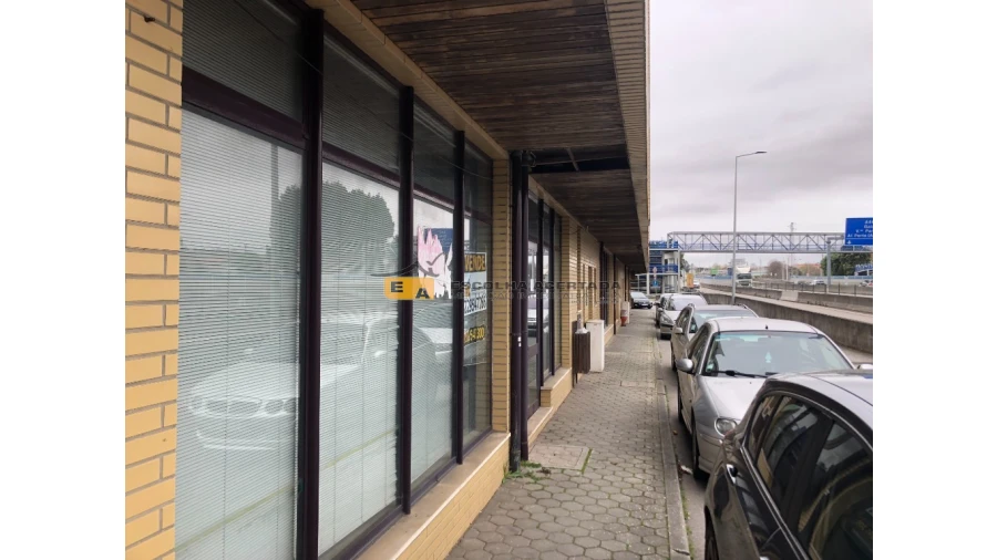 Loja para Venda em Gulpilhares e Valadares Foto 4