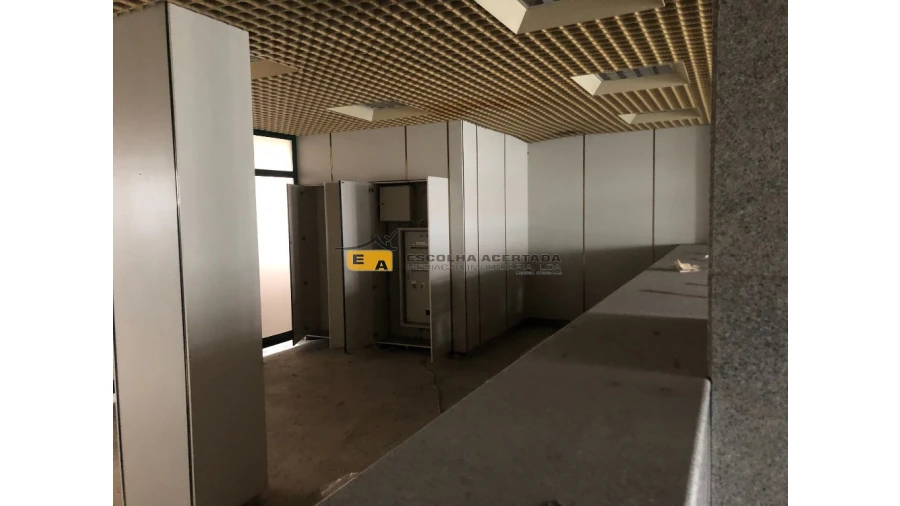 Loja para Venda em Gulpilhares e Valadares Foto 13