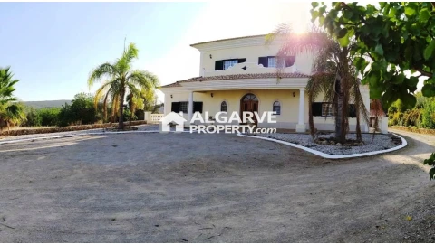 Moradia T6 para Venda em Loule (São Clemente)