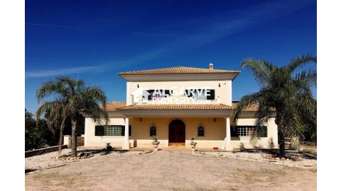 Moradia T6 para Venda em Loule (São Clemente)