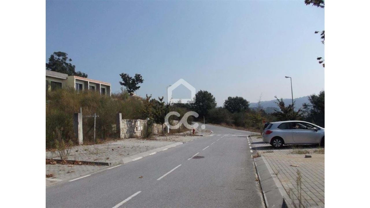 Terreno para Venda em Oliveira, São Paio e São Sebastião Foto 2