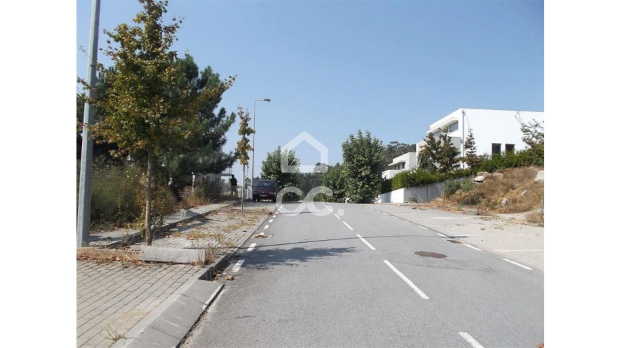 Terreno para Venda em Oliveira, São Paio e São Sebastião Foto 3