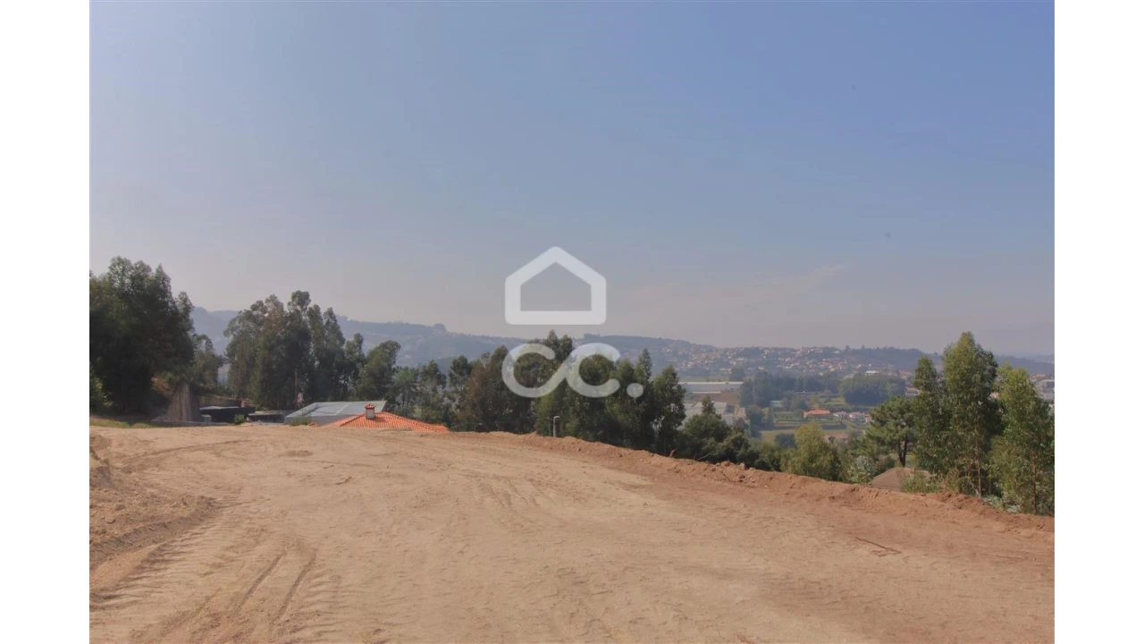 Terreno para Venda em São Tomé de Negrelos Foto 3