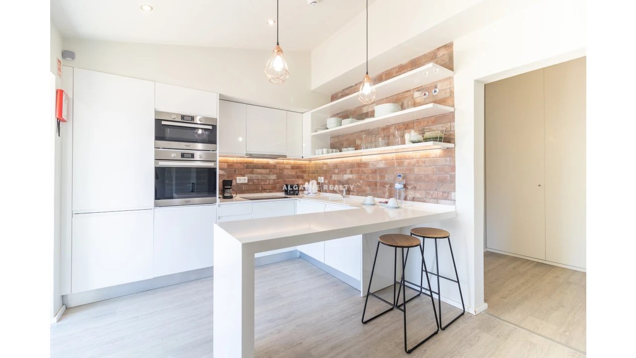 Negócio para Venda em Estômbar e Parchal Foto 3