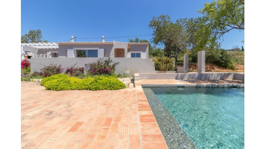 Negócio para Venda em Estômbar e Parchal