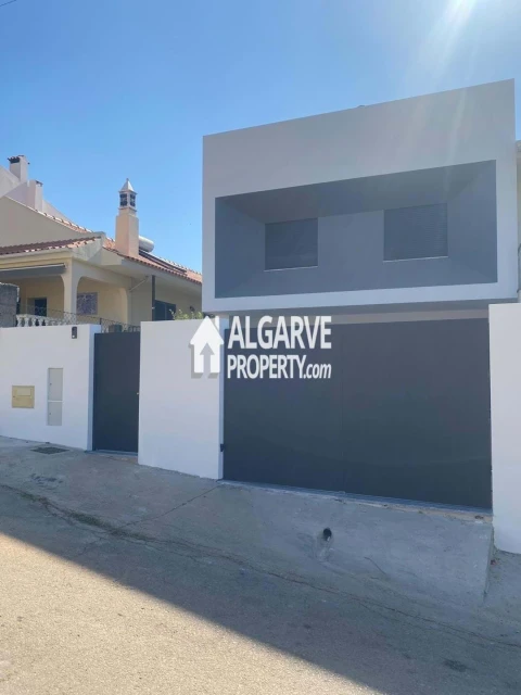 Moradia T3 para Venda em Loule (São Sebastião)