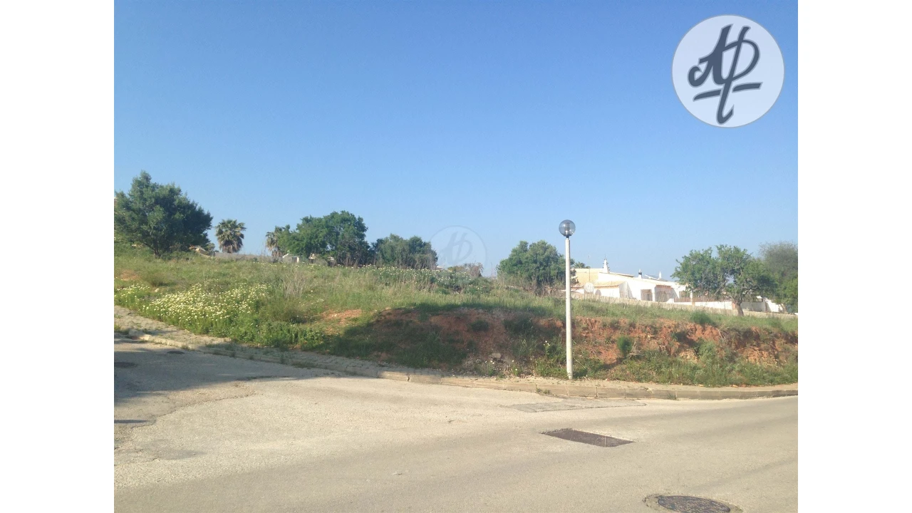 Terreno para Venda em Lagos (São Sebastião e Santa Maria) Foto 1