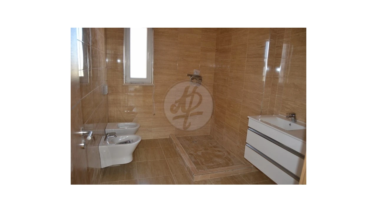 Moradia T4 para Venda em Lagos (São Sebastião e Santa Maria) Foto 14