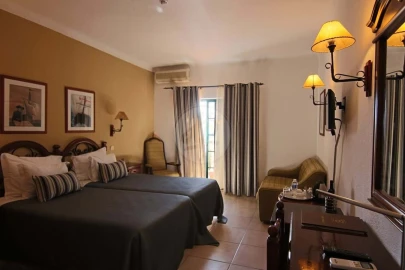 Negócio para Venda em Lagos (São Sebastião e Santa Maria)