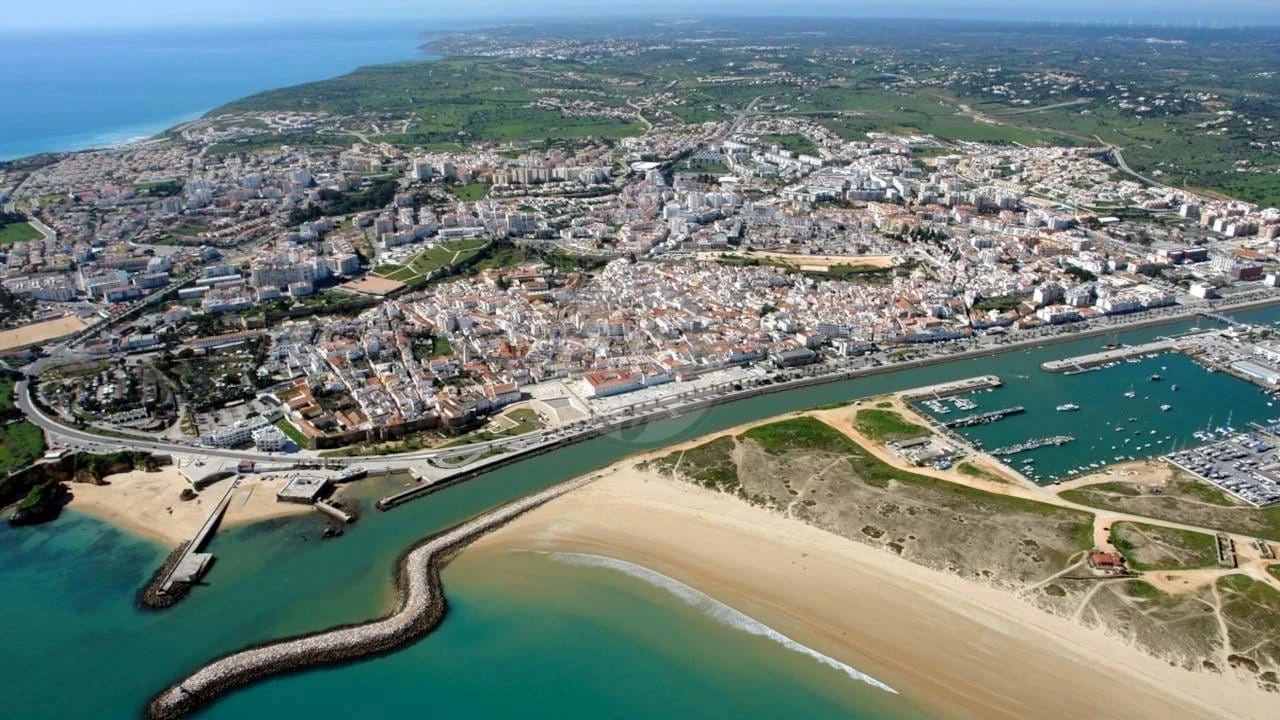 Terreno para Venda em Lagos (São Sebastião e Santa Maria) Foto 2