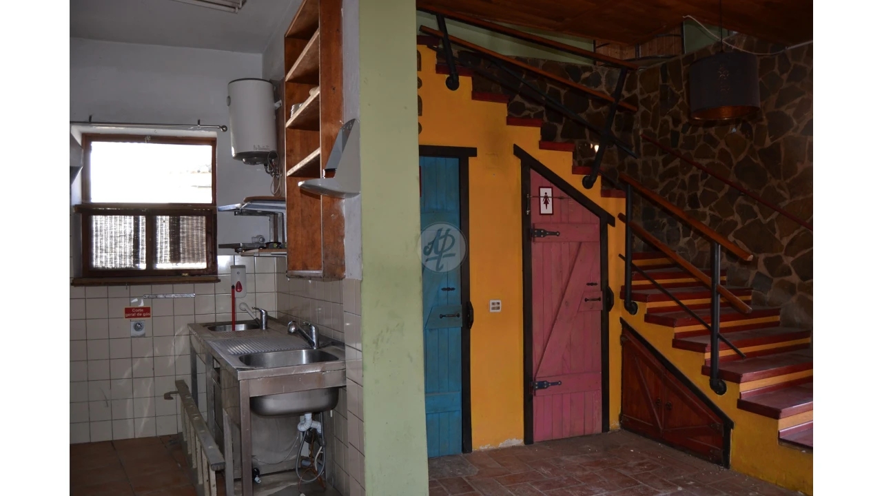 Negócio para Venda em Lagos (São Sebastião e Santa Maria) Foto 4