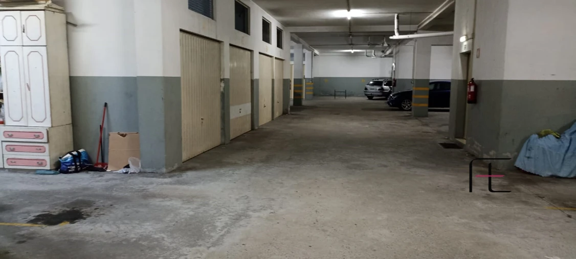 Garagem para Venda em Vilar de Andorinho Foto 4