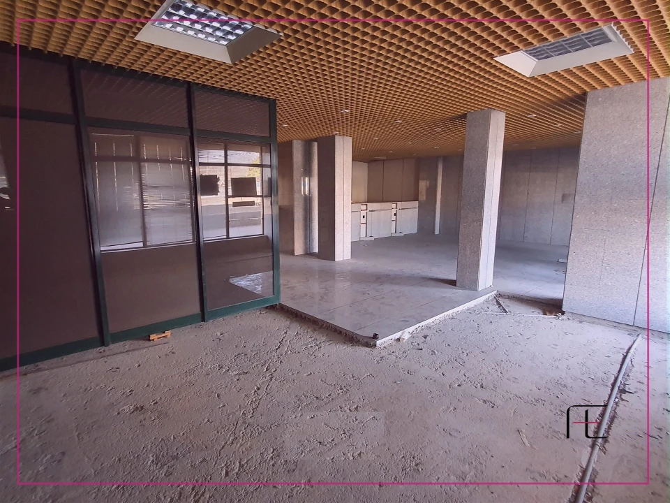 Loja para Venda em Gulpilhares e Valadares Foto 7