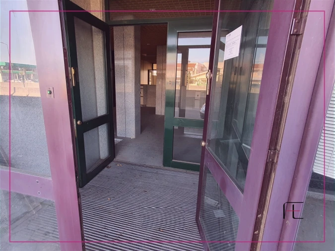 Loja para Venda em Gulpilhares e Valadares Foto 21