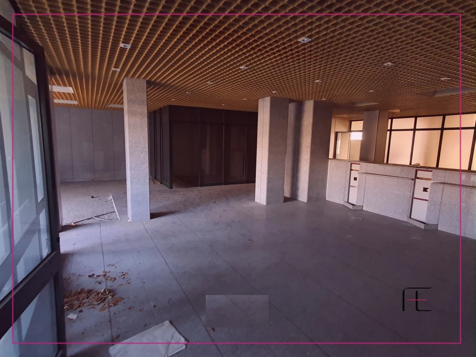 Loja para Venda em Gulpilhares e Valadares Foto 16