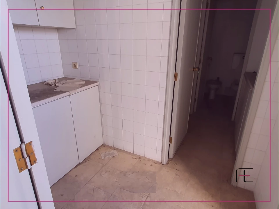 Loja para Venda em Gulpilhares e Valadares Foto 15