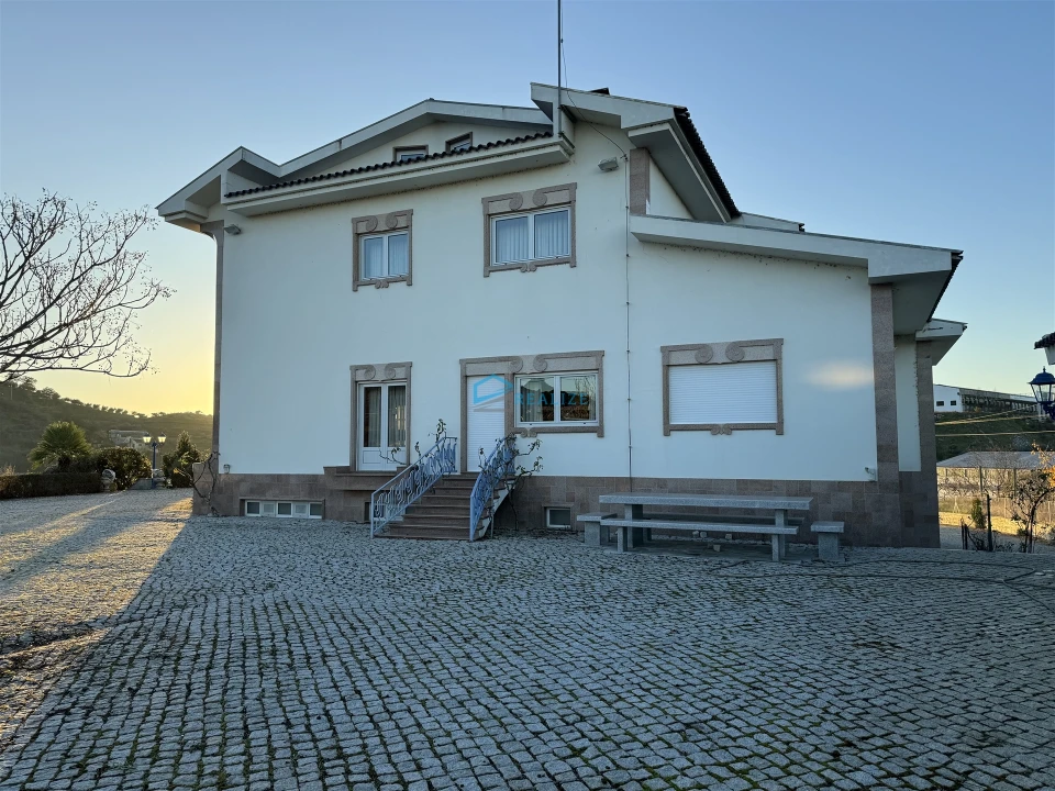 Moradia T9 para Venda em Mirandela Foto 11