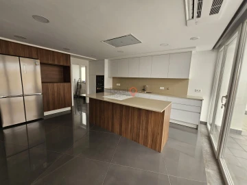 Moradia T4 para Venda em Lagos (São Sebastião e Santa Maria)